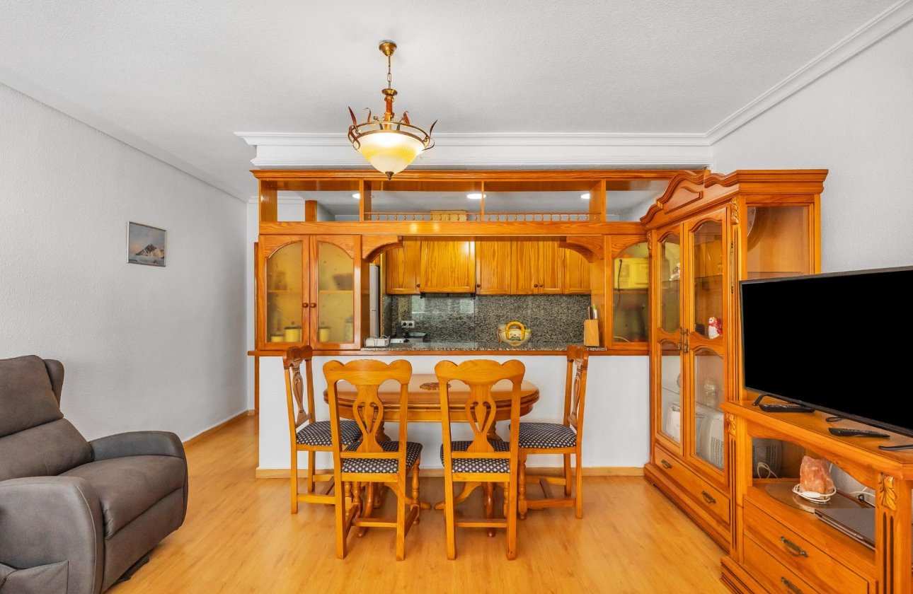 Resale - Apartment / flat - Torrevieja - Paseo maritimo