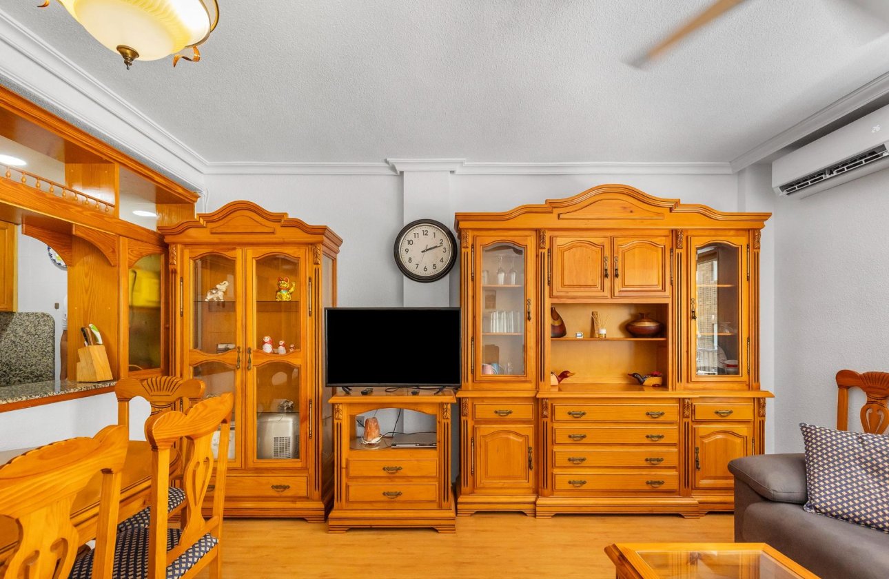 Resale - Apartment / flat - Torrevieja - Paseo maritimo