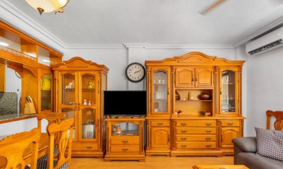 Resale - Apartment / flat - Torrevieja - Paseo maritimo