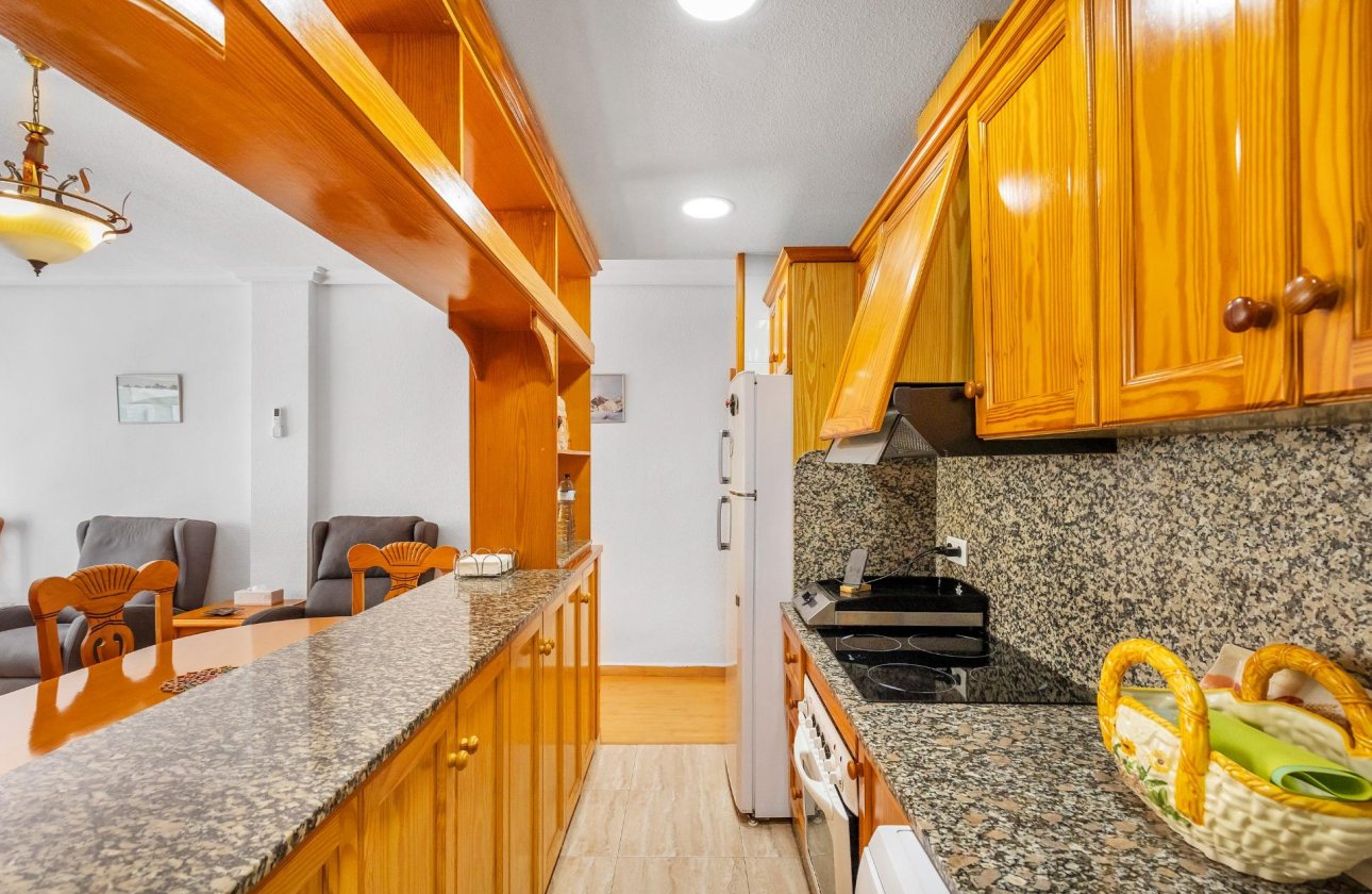 Resale - Apartment / flat - Torrevieja - Paseo maritimo