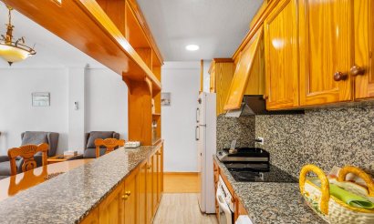 Resale - Apartment / flat - Torrevieja - Paseo maritimo
