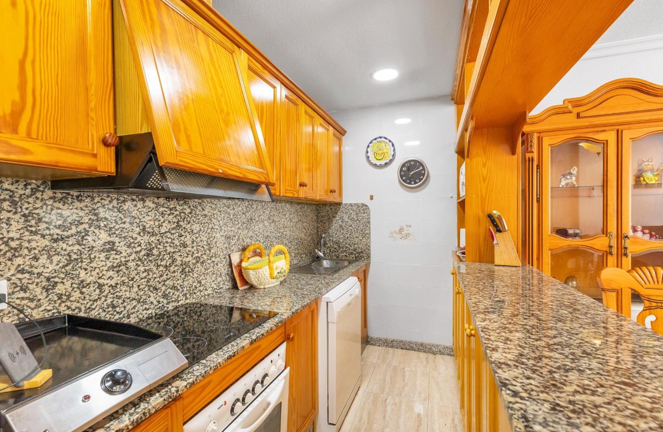 Resale - Apartment / flat - Torrevieja - Paseo maritimo