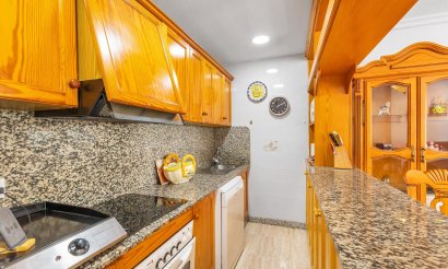 Resale - Apartment / flat - Torrevieja - Paseo maritimo