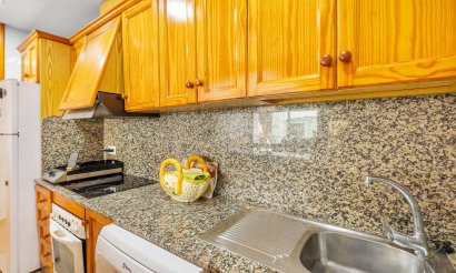 Resale - Apartment / flat - Torrevieja - Paseo maritimo