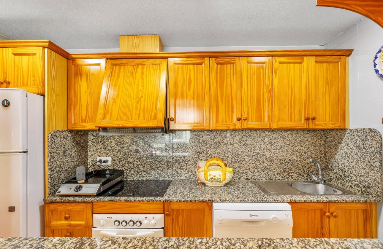 Resale - Apartment / flat - Torrevieja - Paseo maritimo
