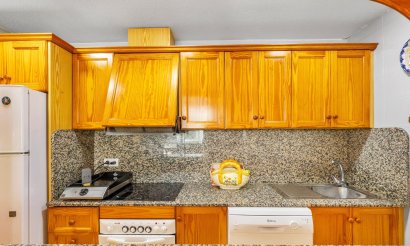 Resale - Apartment / flat - Torrevieja - Paseo maritimo