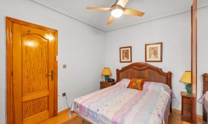 Resale - Apartment / flat - Torrevieja - Paseo maritimo