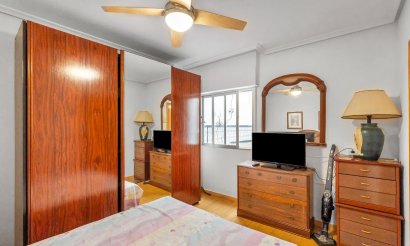 Resale - Apartment / flat - Torrevieja - Paseo maritimo