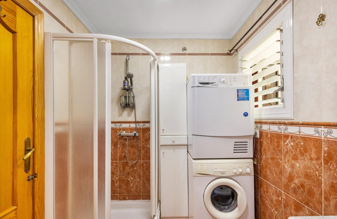Resale - Apartment / flat - Torrevieja - Paseo maritimo