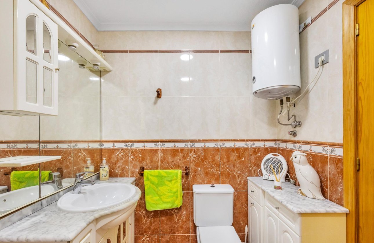 Resale - Apartment / flat - Torrevieja - Paseo maritimo