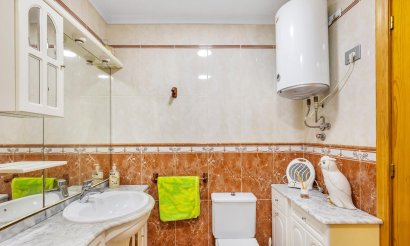 Resale - Apartment / flat - Torrevieja - Paseo maritimo