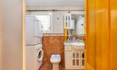 Resale - Apartment / flat - Torrevieja - Paseo maritimo