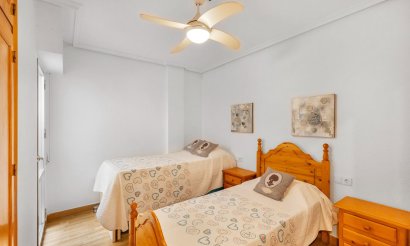 Resale - Apartment / flat - Torrevieja - Paseo maritimo