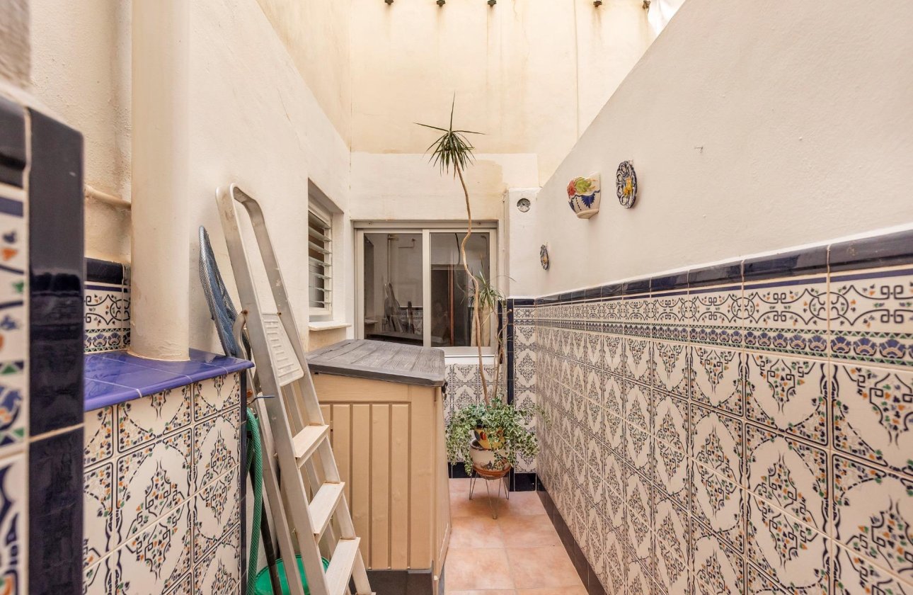 Resale - Apartment / flat - Torrevieja - Paseo maritimo
