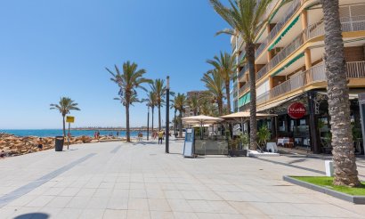 Resale - Apartment / flat - Torrevieja - Paseo maritimo