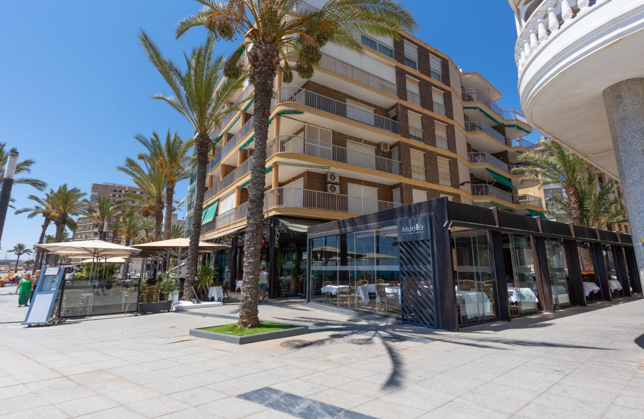 Resale - Apartment / flat - Torrevieja - Paseo maritimo