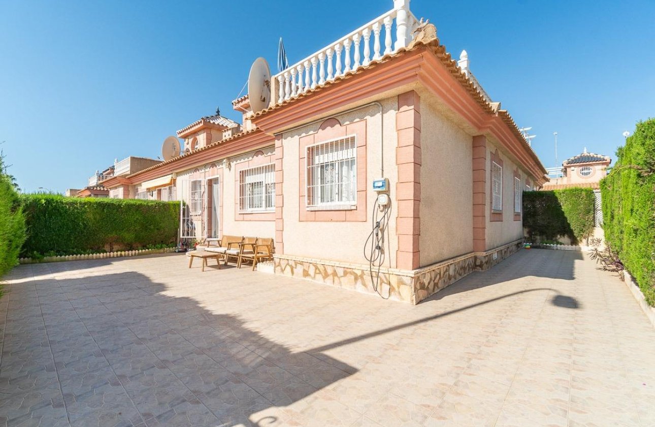 Resale - Villa - Orihuela Costa - Punta Prima