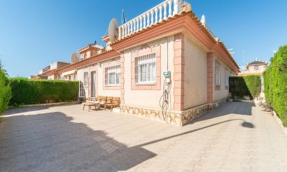 Resale - Villa - Orihuela Costa - Punta Prima