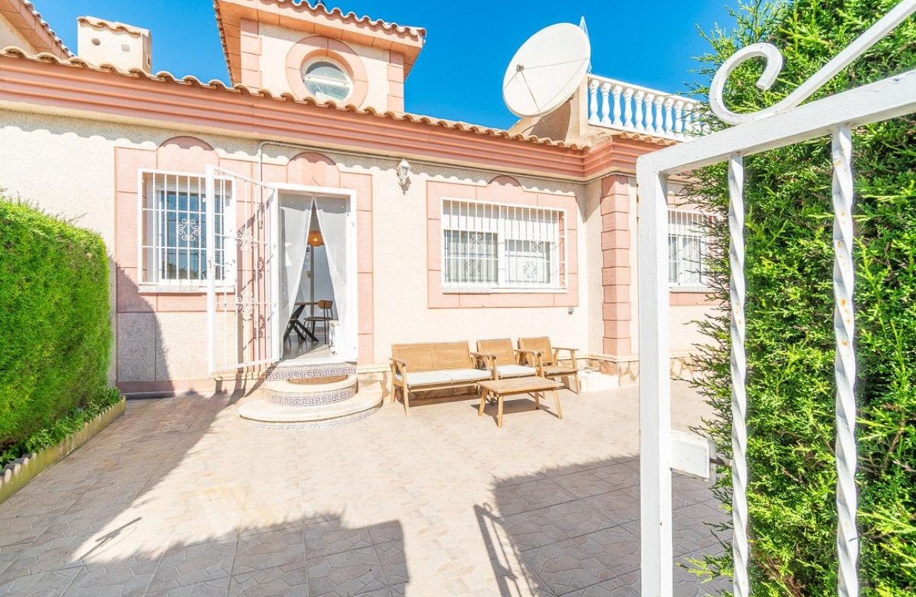 Resale - Villa - Orihuela Costa - Punta Prima
