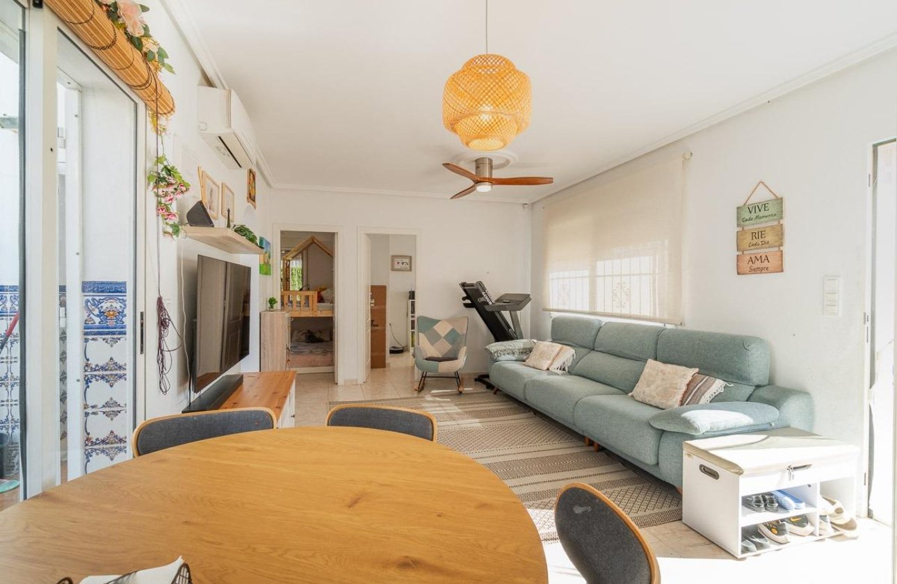 Resale - Villa - Orihuela Costa - Punta Prima