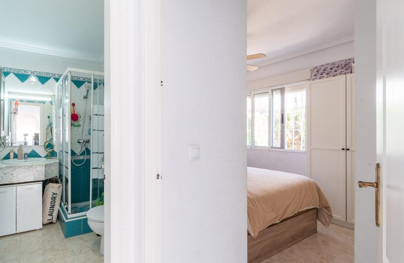 Resale - Villa - Orihuela Costa - Punta Prima