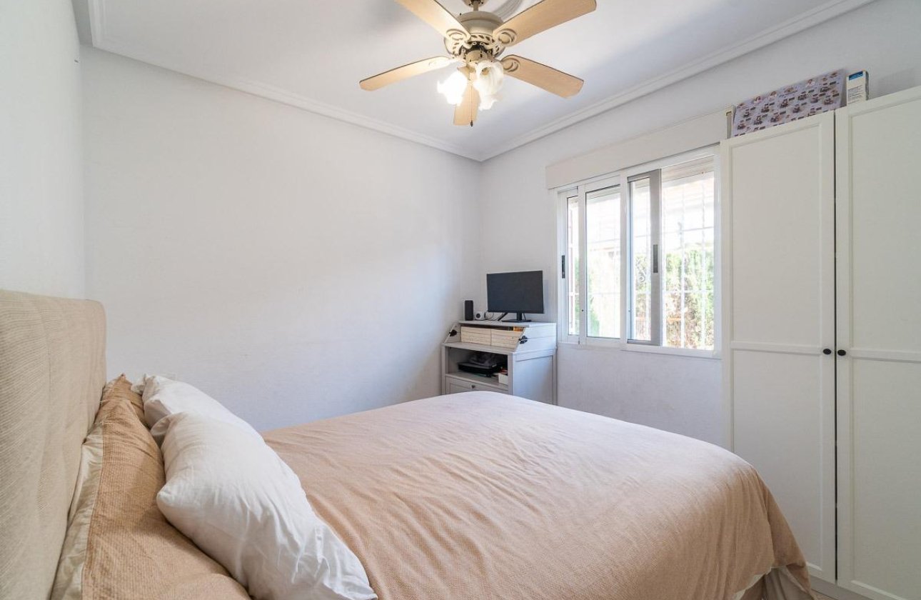 Resale - Villa - Orihuela Costa - Punta Prima