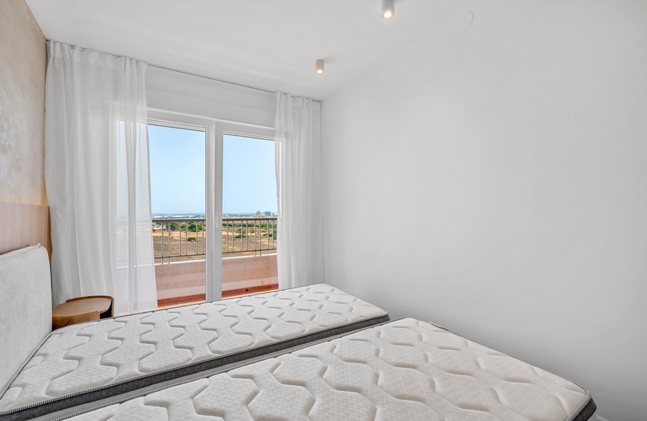 Resale - Apartment / flat - Torrevieja - Punta Prima
