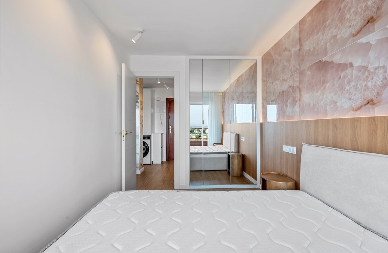 Resale - Apartment / flat - Torrevieja - Punta Prima