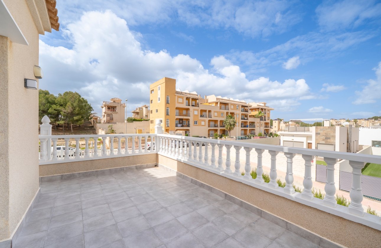 Resale - Villa - Orihuela Costa - PAU 26