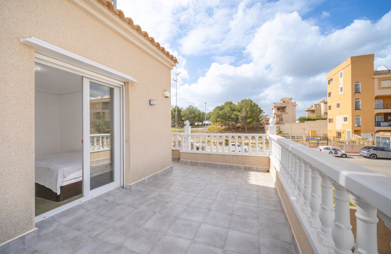 Resale - Villa - Orihuela Costa - PAU 26