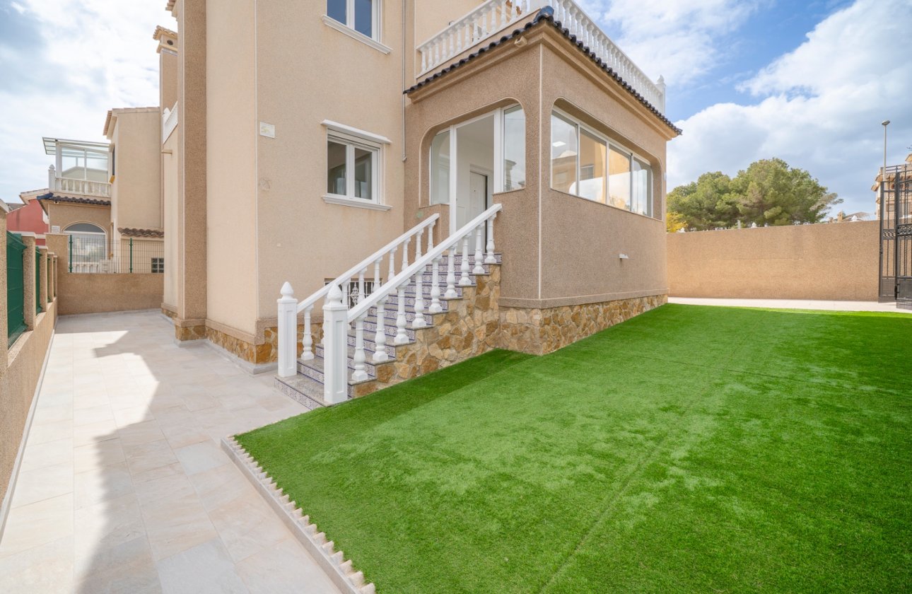 Resale - Villa - Orihuela Costa - PAU 26