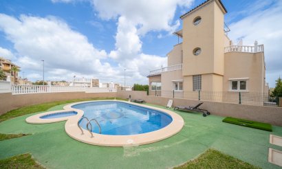 Resale - Villa - Orihuela Costa - PAU 26