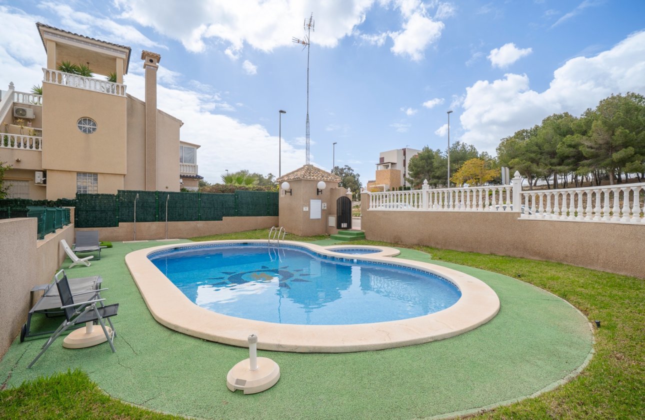 Resale - Villa - Orihuela Costa - PAU 26