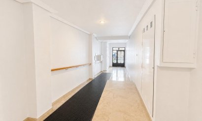 Resale - Apartment / flat - Torrevieja - Playa del Cura