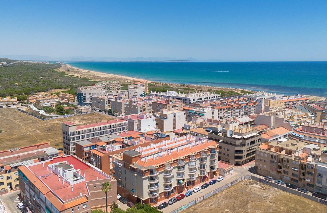 Resale - Apartment / flat - Torrevieja - La Mata pueblo