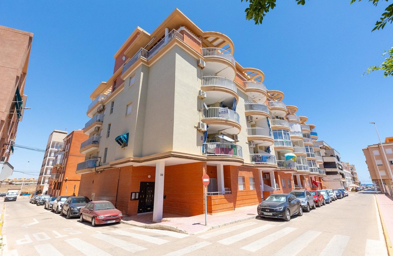 Resale - Apartment / flat - Torrevieja - La Mata pueblo