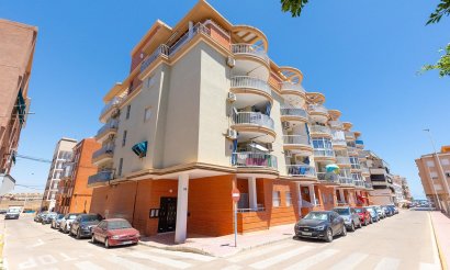 Resale - Apartment / flat - Torrevieja - La Mata pueblo