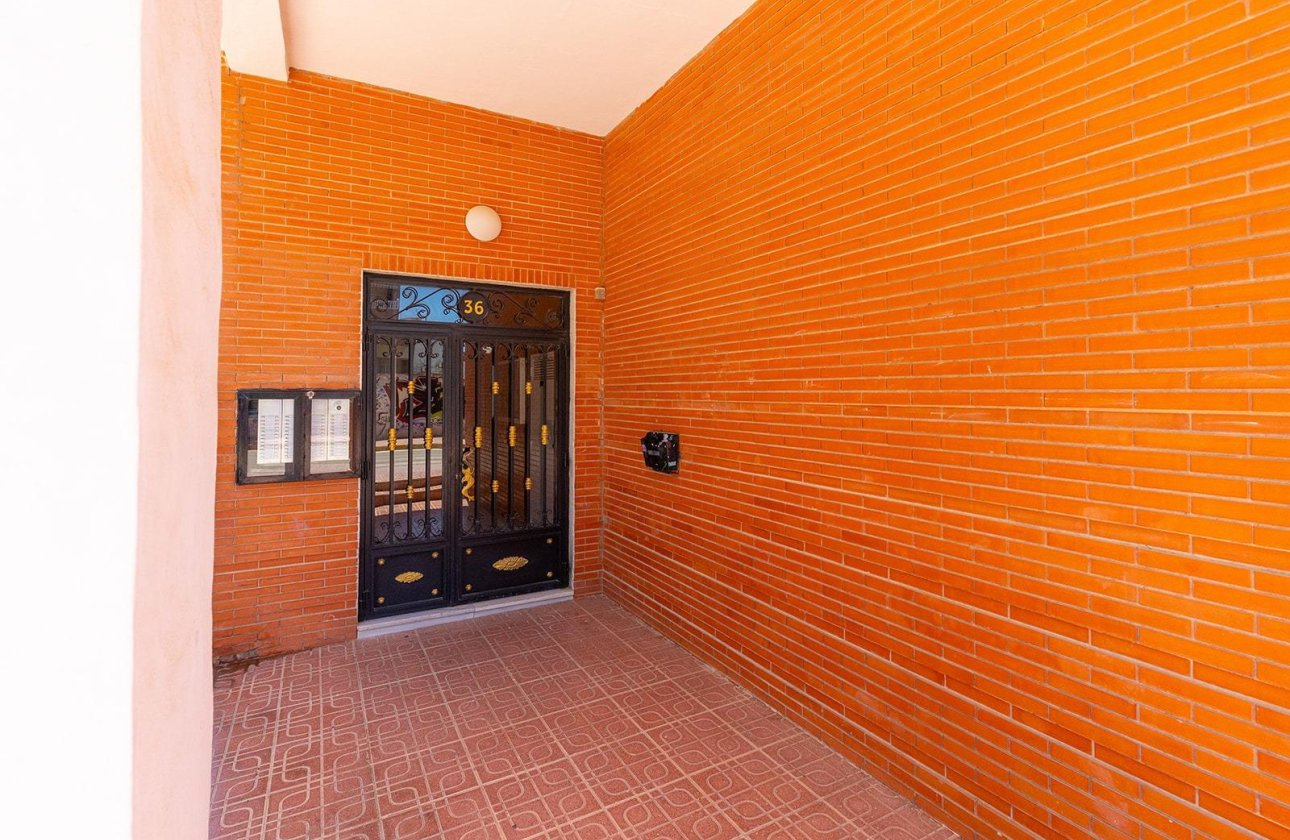 Resale - Apartment / flat - Torrevieja - La Mata pueblo