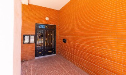 Resale - Apartment / flat - Torrevieja - La Mata pueblo