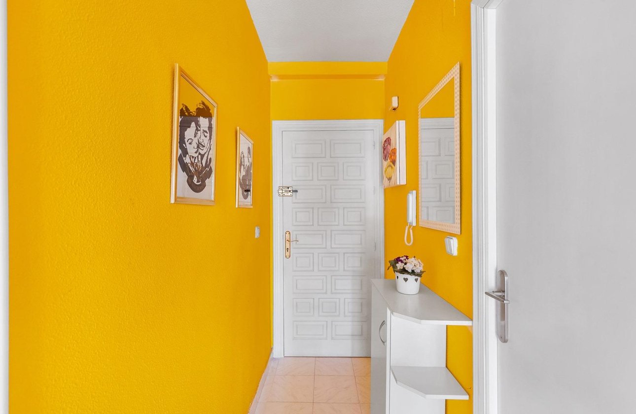 Resale - Apartment / flat - Torrevieja - La Mata pueblo