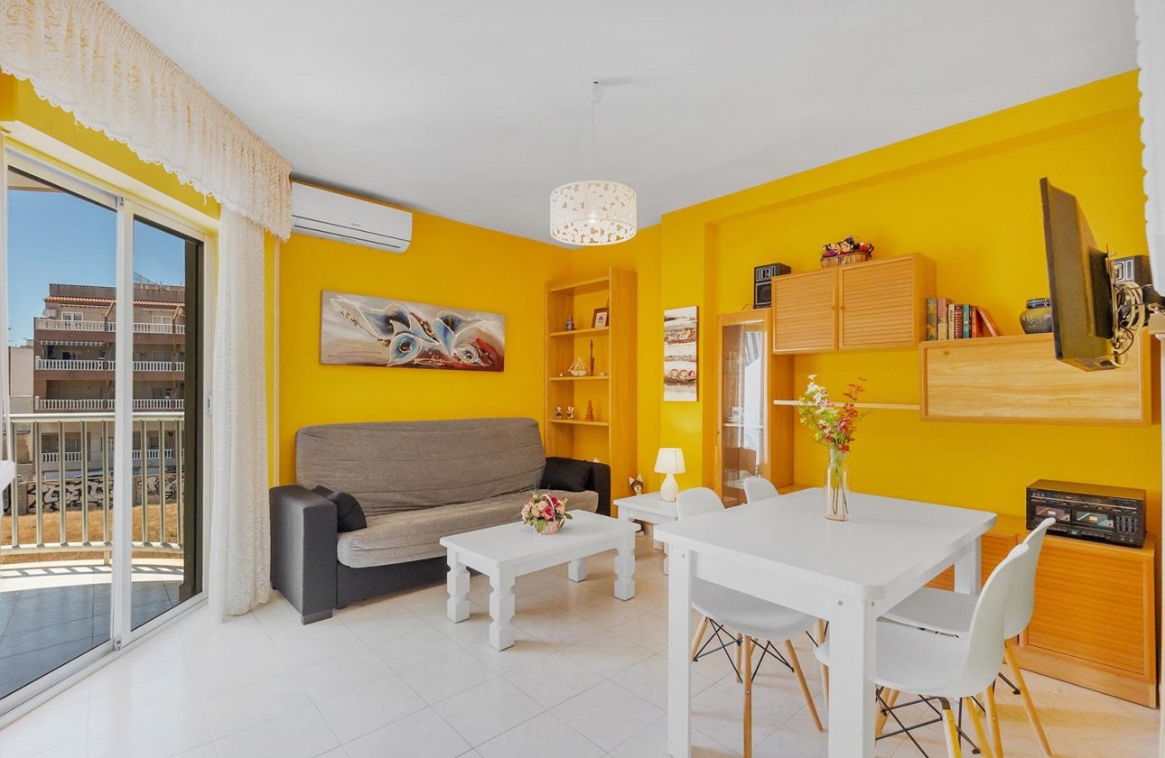 Resale - Apartment / flat - Torrevieja - La Mata pueblo