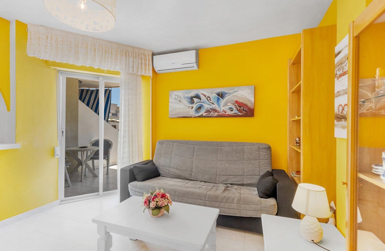 Resale - Apartment / flat - Torrevieja - La Mata pueblo