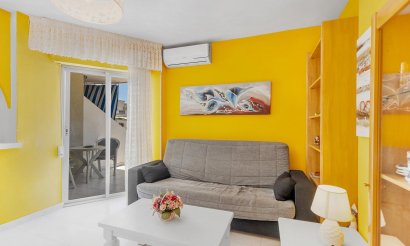 Resale - Apartment / flat - Torrevieja - La Mata pueblo