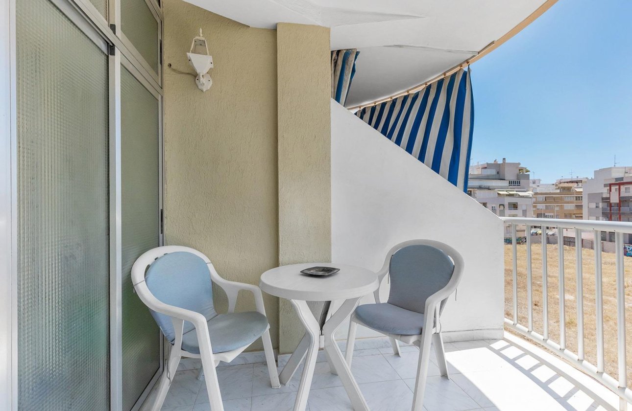 Resale - Apartment / flat - Torrevieja - La Mata pueblo
