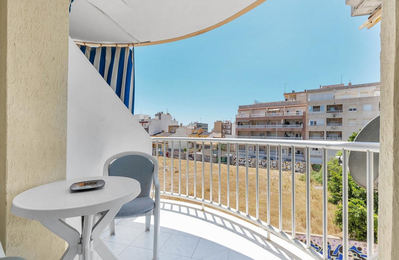 Resale - Apartment / flat - Torrevieja - La Mata pueblo