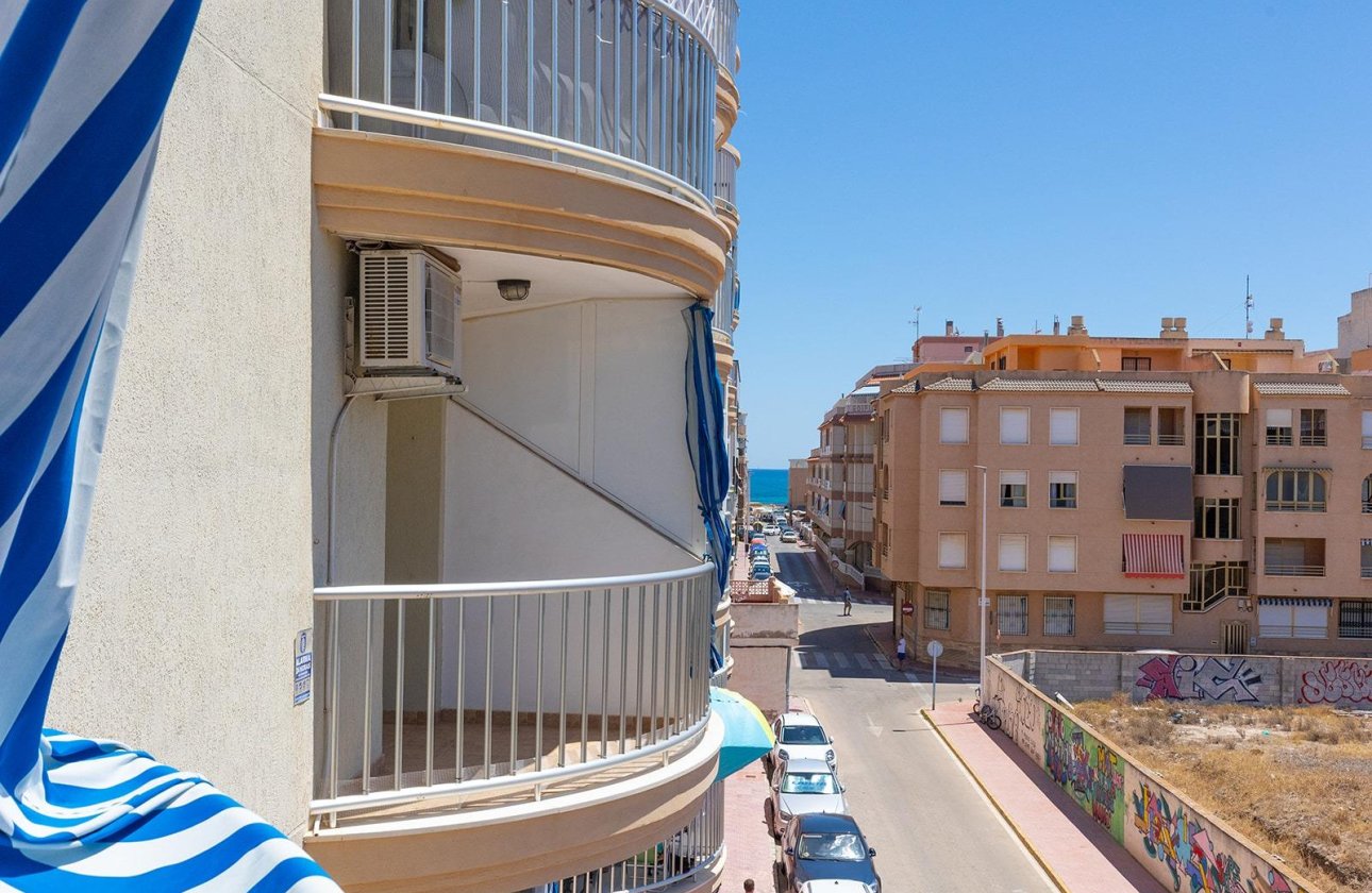 Resale - Apartment / flat - Torrevieja - La Mata pueblo