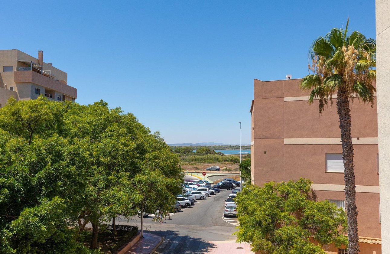 Resale - Apartment / flat - Torrevieja - La Mata pueblo