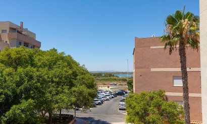 Resale - Apartment / flat - Torrevieja - La Mata pueblo