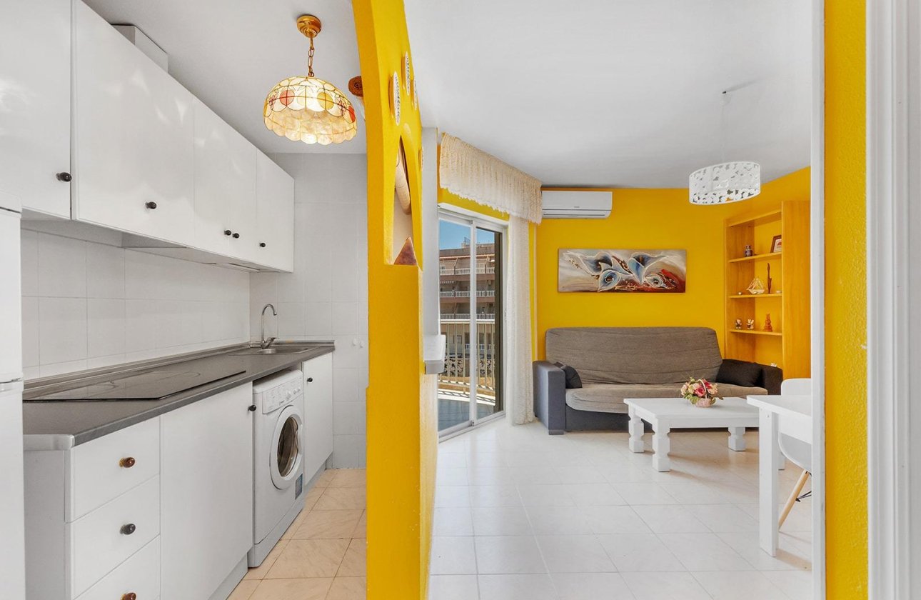 Resale - Apartment / flat - Torrevieja - La Mata pueblo