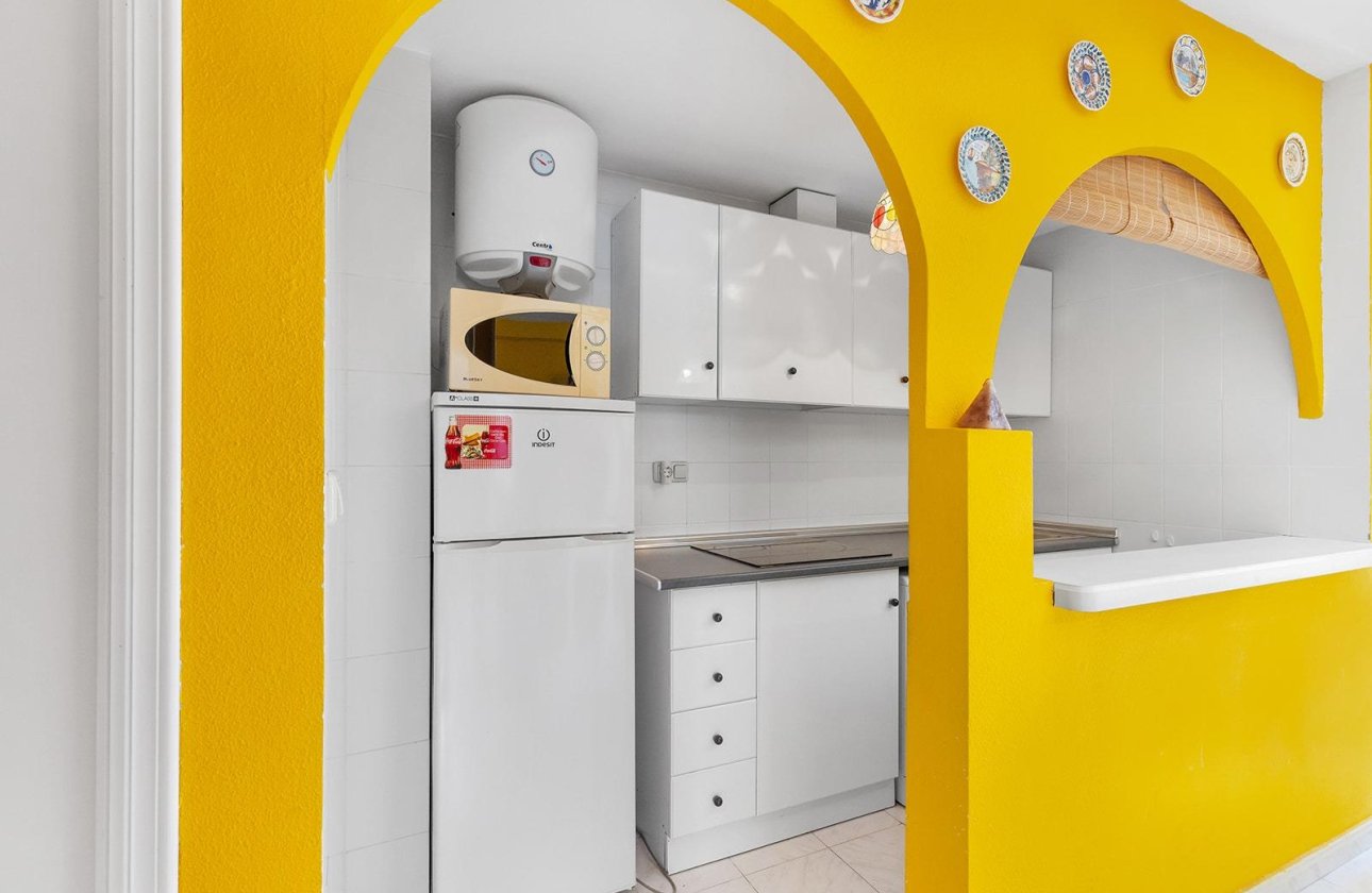 Resale - Apartment / flat - Torrevieja - La Mata pueblo